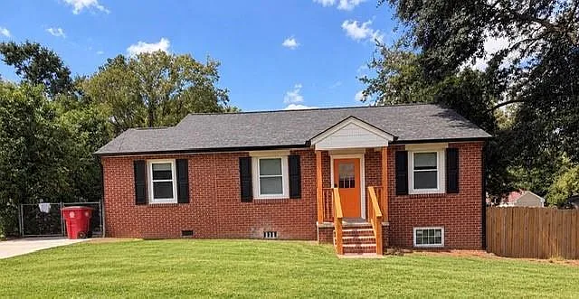 4 bed, 2.0 bath, 1799 sqft, $1,600 — Photo 1