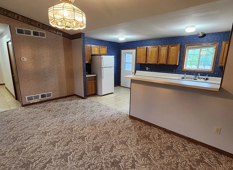 3 bedroom Ranch — Photo 8