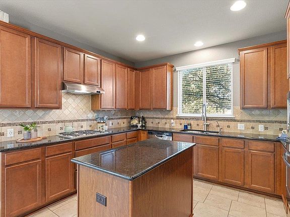 4th image of 561 Stone View Trl