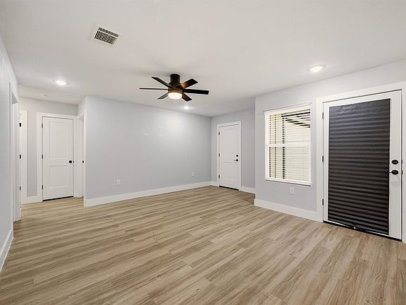 5th image of 1523 W Bond St