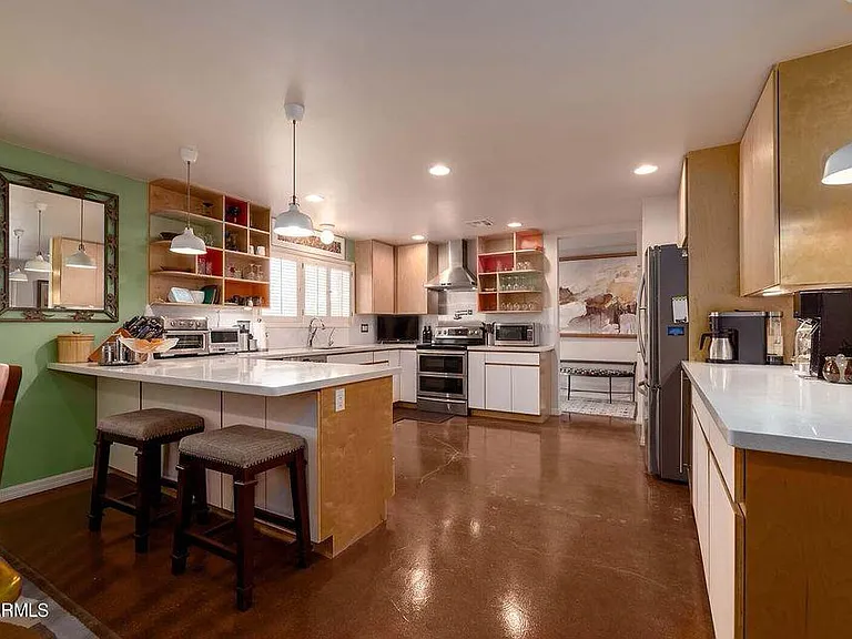 407 E Aepli Dr — Photo 1