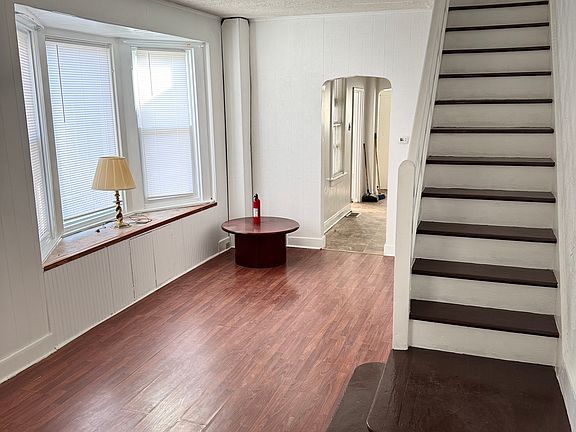 4th image of 1060 Pike St