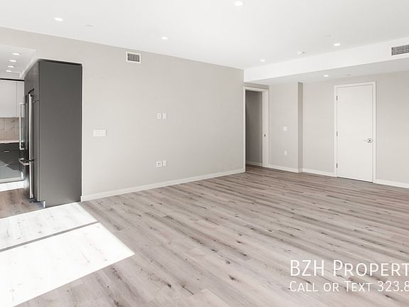 4th image of 1226 S Bedford St #101
