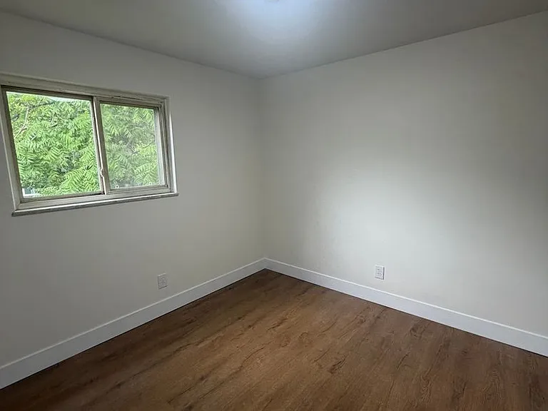 1447 E Fulton St — Photo 6
