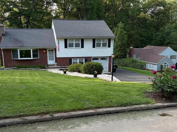 761 Red Oak Ter, Wayne, PA 19087