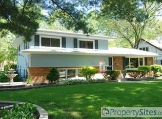 309 Basswood Dr, Naperville, IL 60540