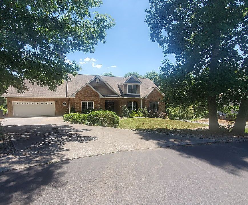 1st image of 215 Daksi Ln