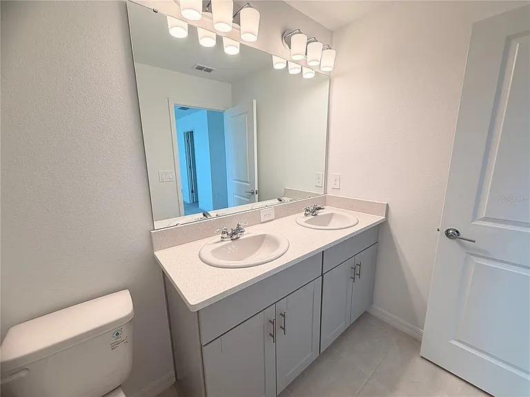 2212 Portrait St — Photo 18