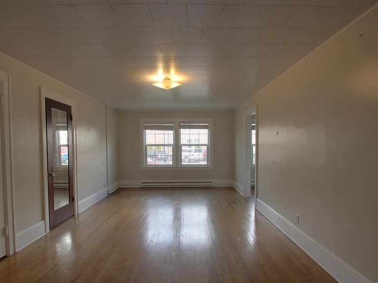439 University Ave #33 — Photo 2
