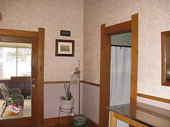 5th image of 1221 Chestnut St