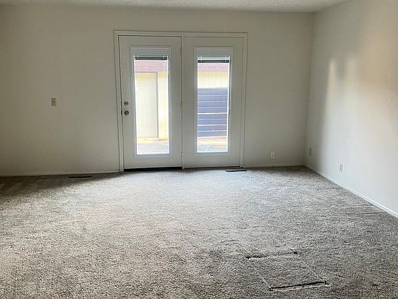 2nd image of 1414 Yellowstone Ave