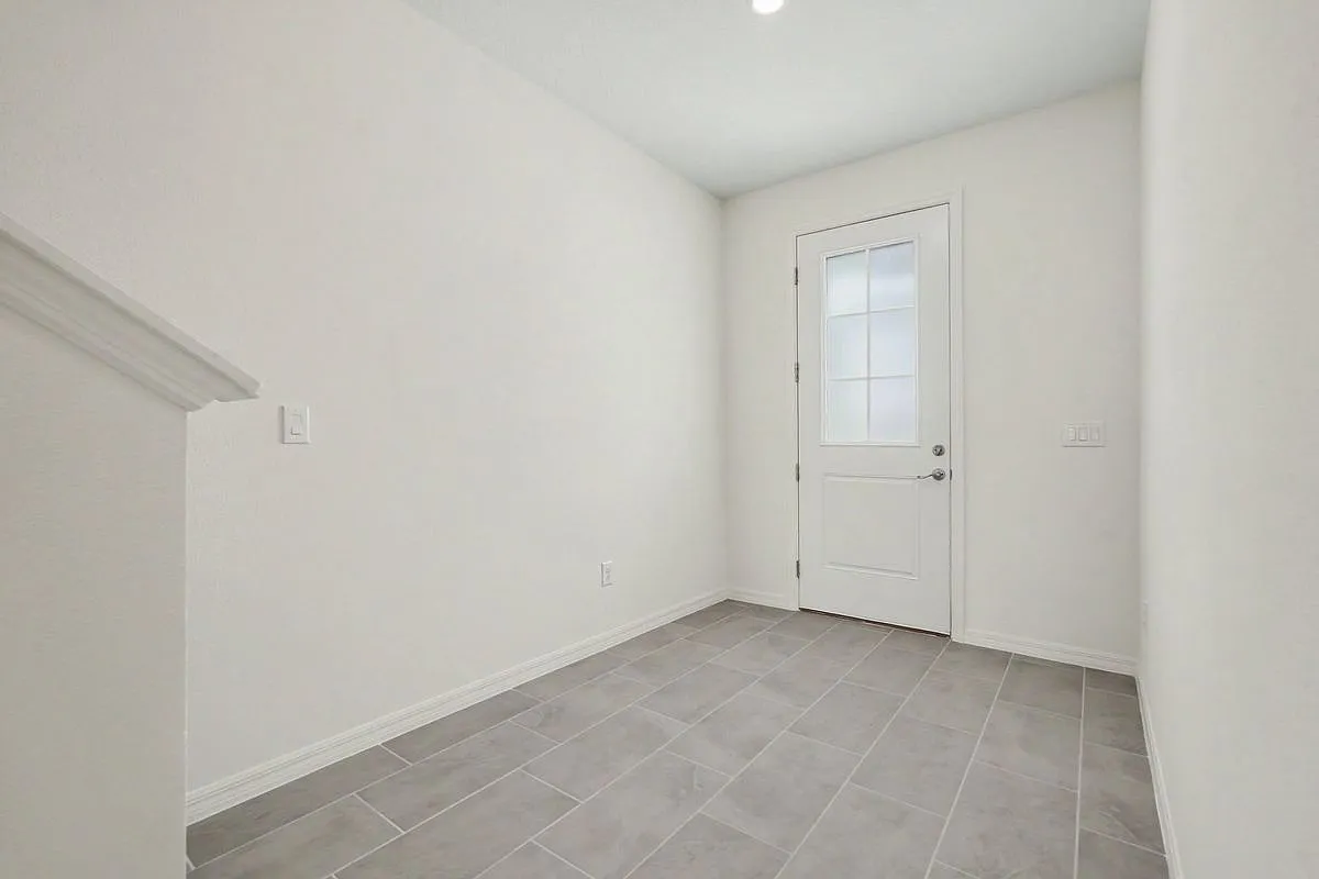 3 bed, 2.5 bath, 1602 sqft, $2,100 — Photo 4