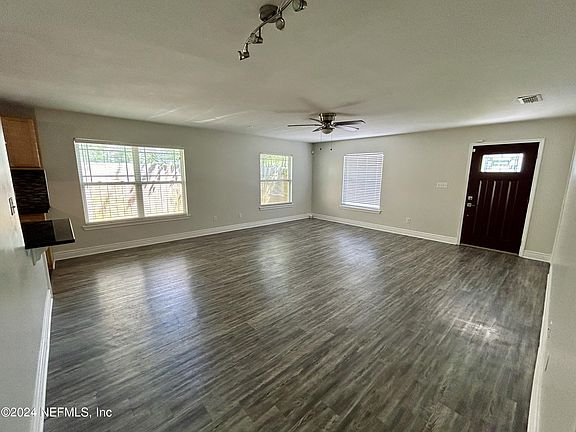5th image of 1050 NELSON Street