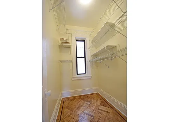 Rented by Warburg | media 32