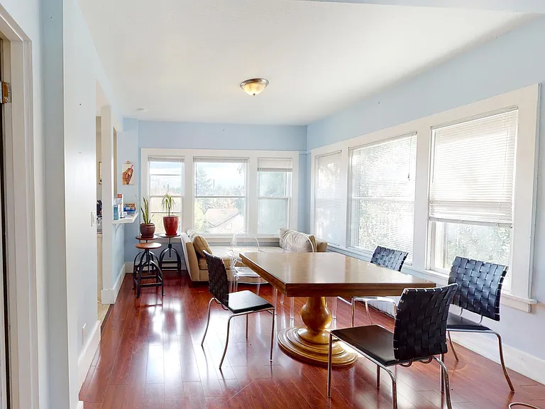 6006 5th Ave NE — Photo 2