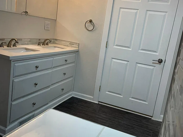 119 E Wilson St — Photo 37