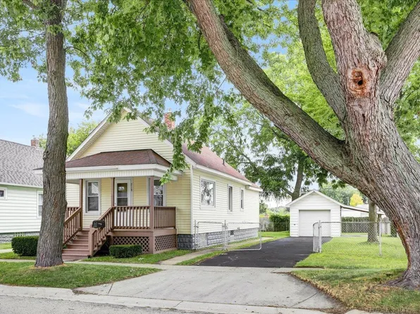 218 12th St, Port Huron, MI 48060