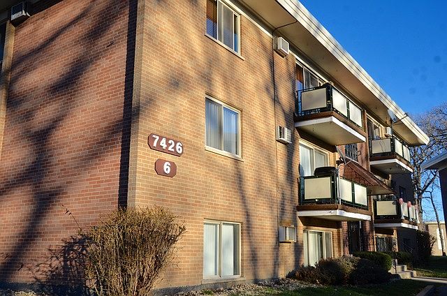 1st image of 7426 W 111th St APT 611