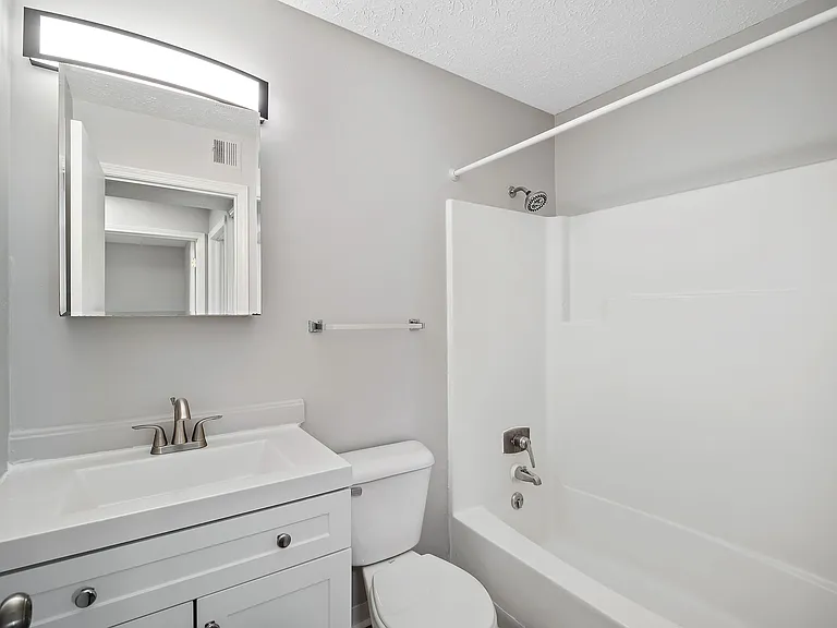 Grant Street Apartments — Photo 29