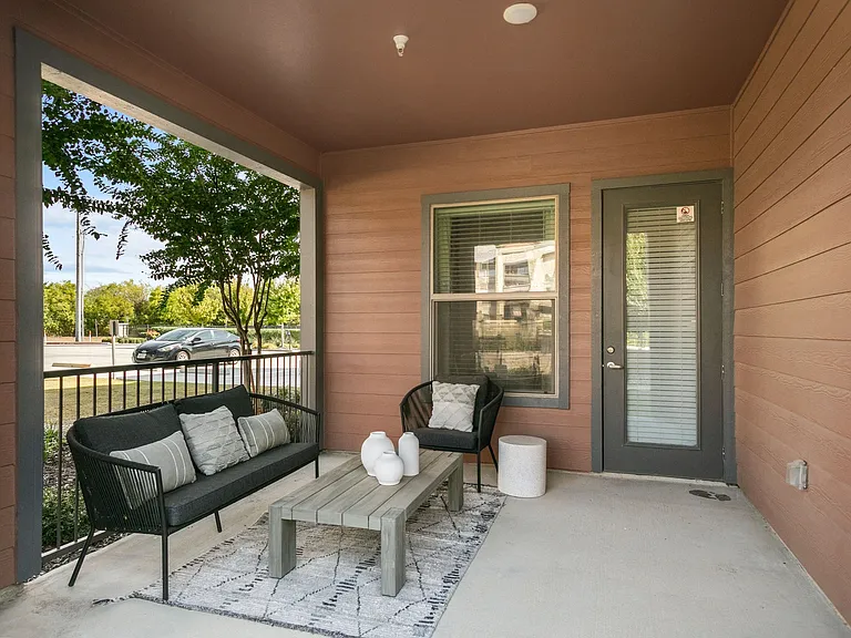 Balcony/patio space