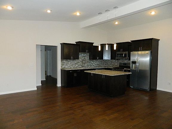 3rd image of 789 Timberwood Dr