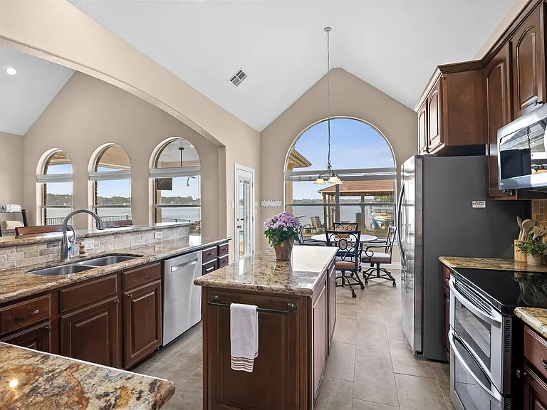 14030 Shoreline Dr — Photo 12