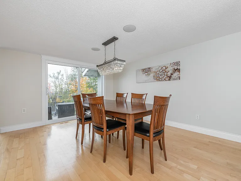 1238 Barnwell Cres — Photo 8
