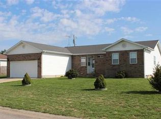 1216 Troutman Dr, Lebanon, MO 65536