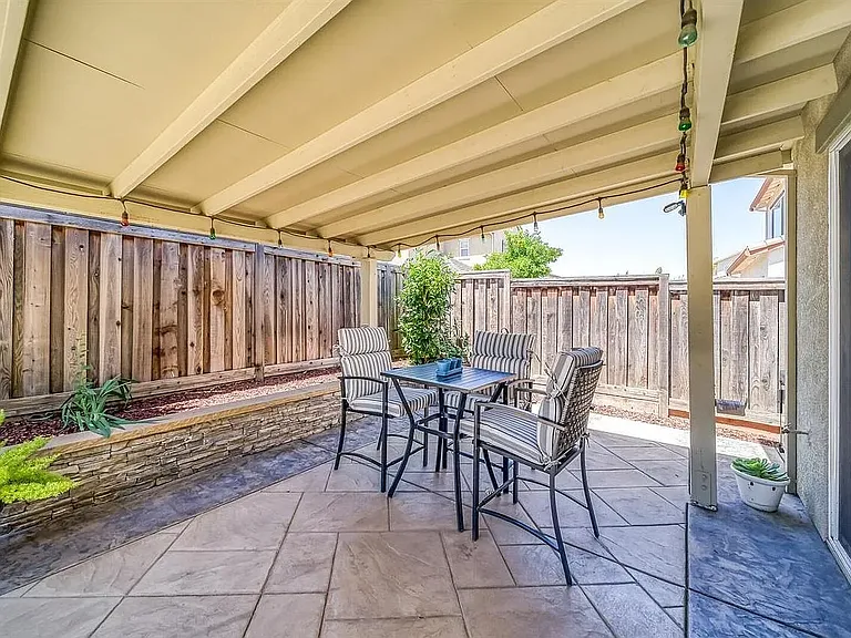 N San Remo Ln — Photo 26