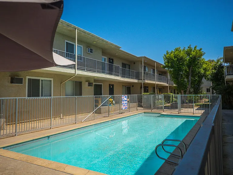 20317 Saticoy St — Photo 39