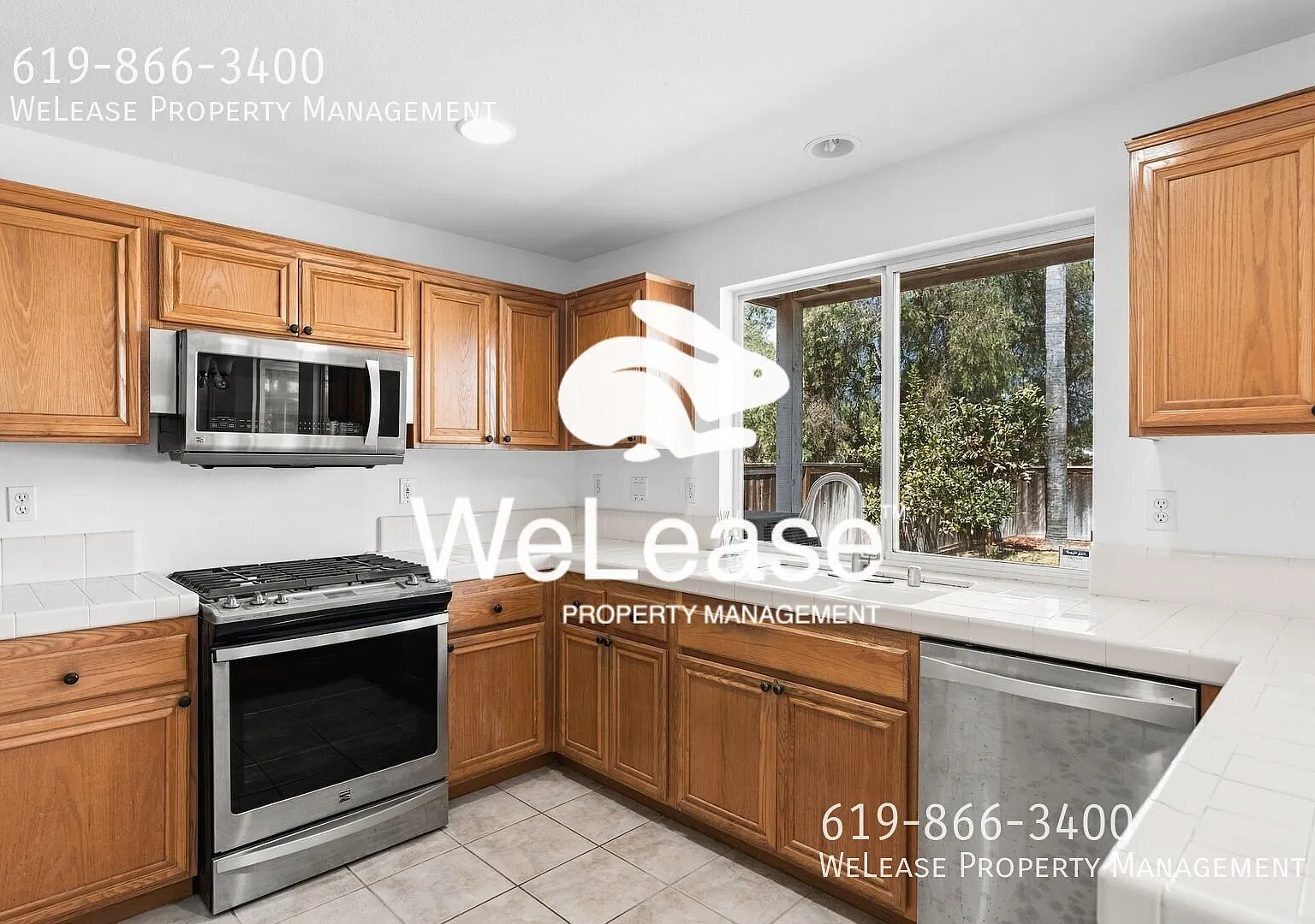 Large, beautiful home in Chula Vista with fenced yard! — Photo 1