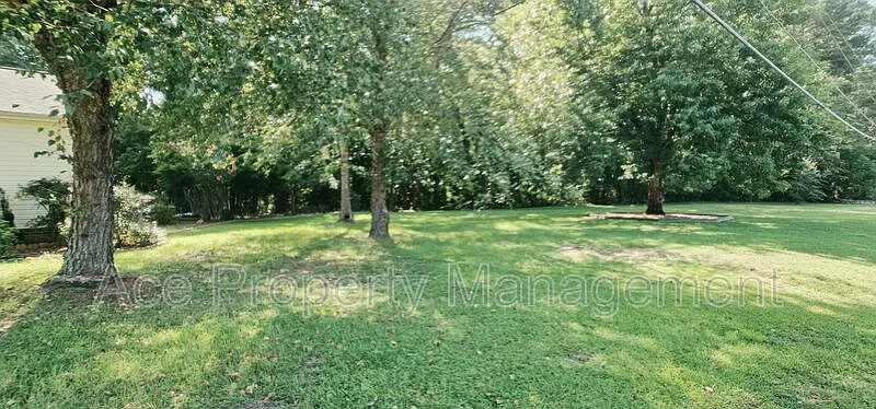 3 bed, 2.0 bath, 1448 sqft, $1,850 — Photo 3