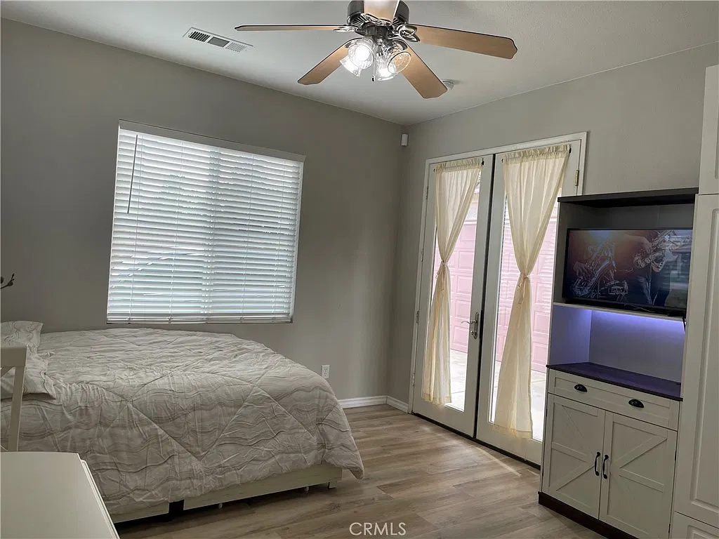 Studio, 240 sqft, $1,850 — Photo 2