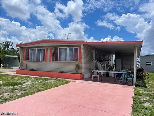 5524 Sir Walter Way Photo 1