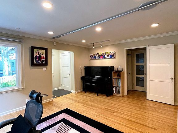 5th image of 2237 21st St