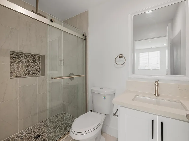 637 N Kingsley Dr #1/2 — Photo 14