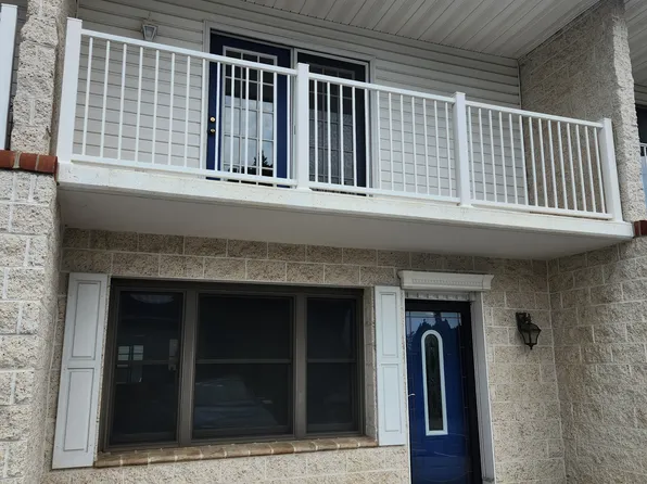 16 Catalpa Ct #1, Martinsburg, WV 25404
