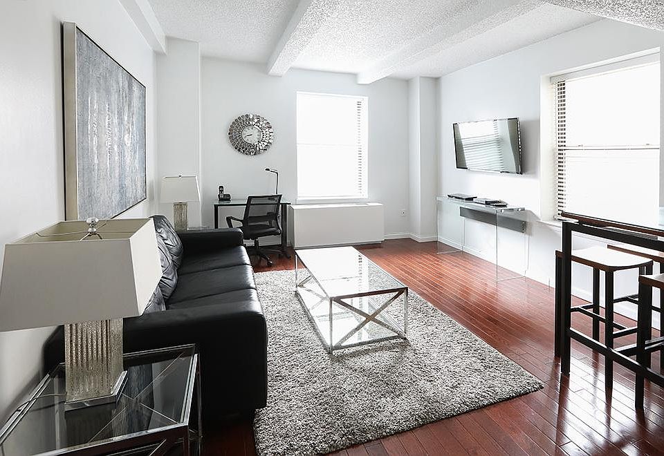 1st image of 150 W 51st St APT 1116