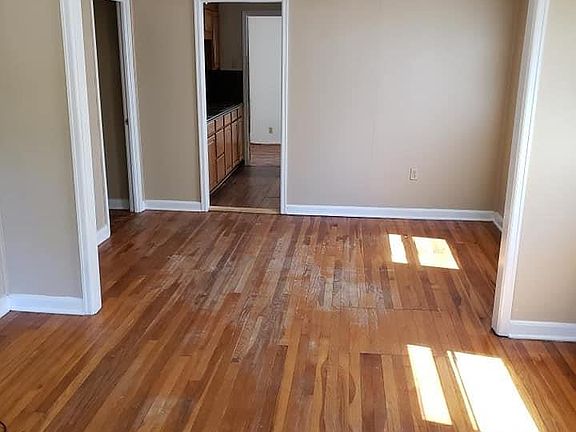 3rd image of 125 Sunset Dr