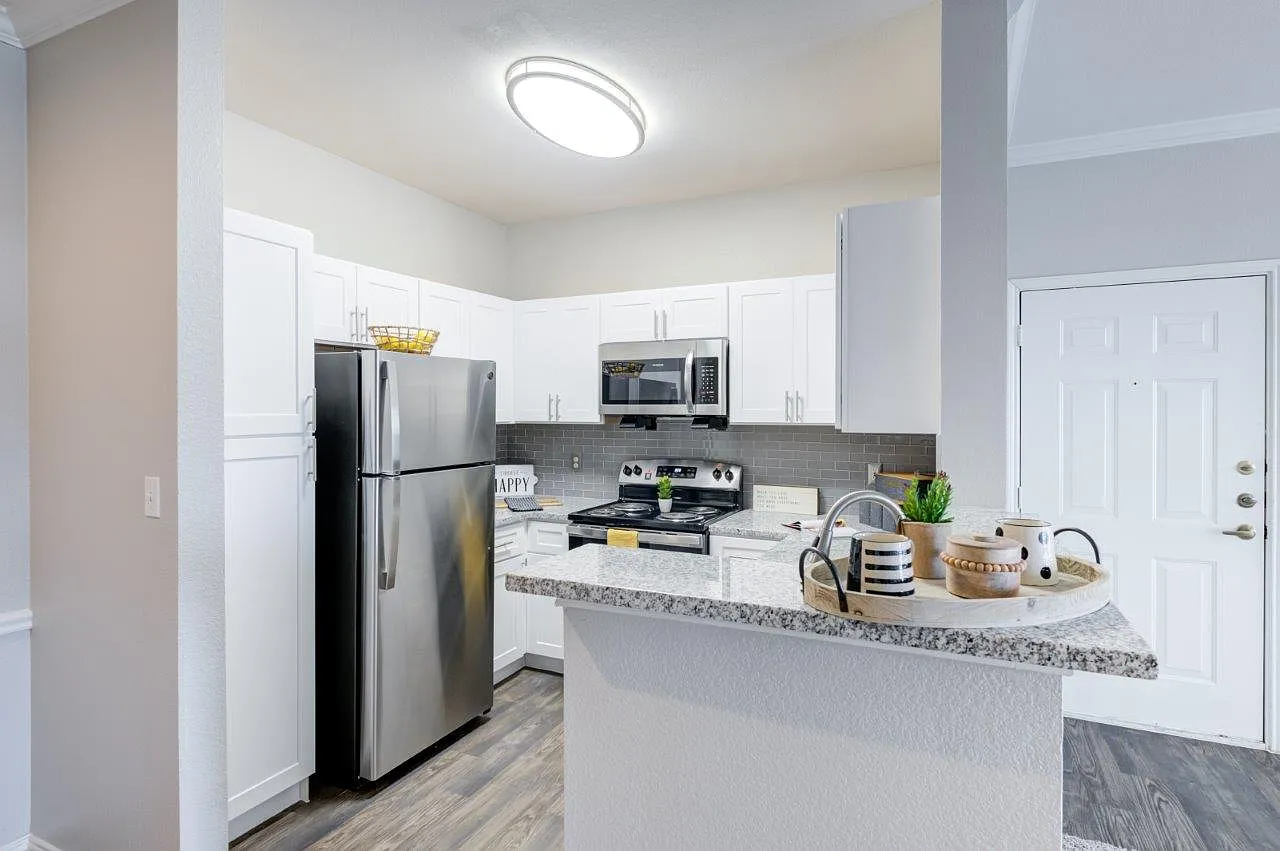 River Walk Apartment Homes — Photo 3
