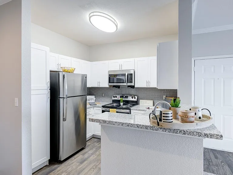 River Walk Apartment Homes — Photo 3