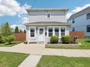 611 McCarthy Rd, Lemont, IL 60439