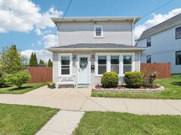 611 McCarthy Rd, Lemont, IL 60439