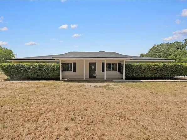 521 Wood St, Axtell, TX 76624