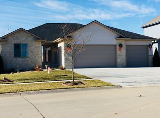 9415 S 32nd St, Lincoln, NE 68516