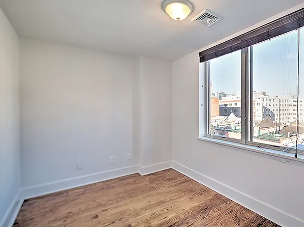 216 Edgecomb Avenue image 1 of 13