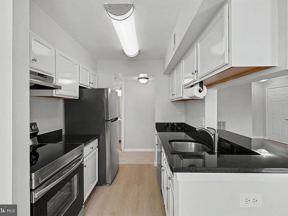 1st image of 1727 Ascot Way #1727G