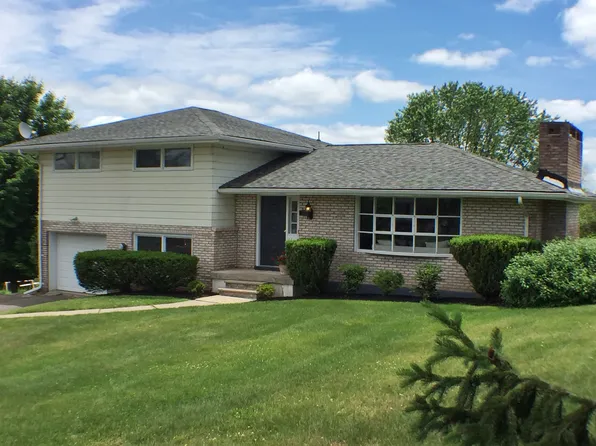 32 Laselle Ave, Shavertown, PA 18708