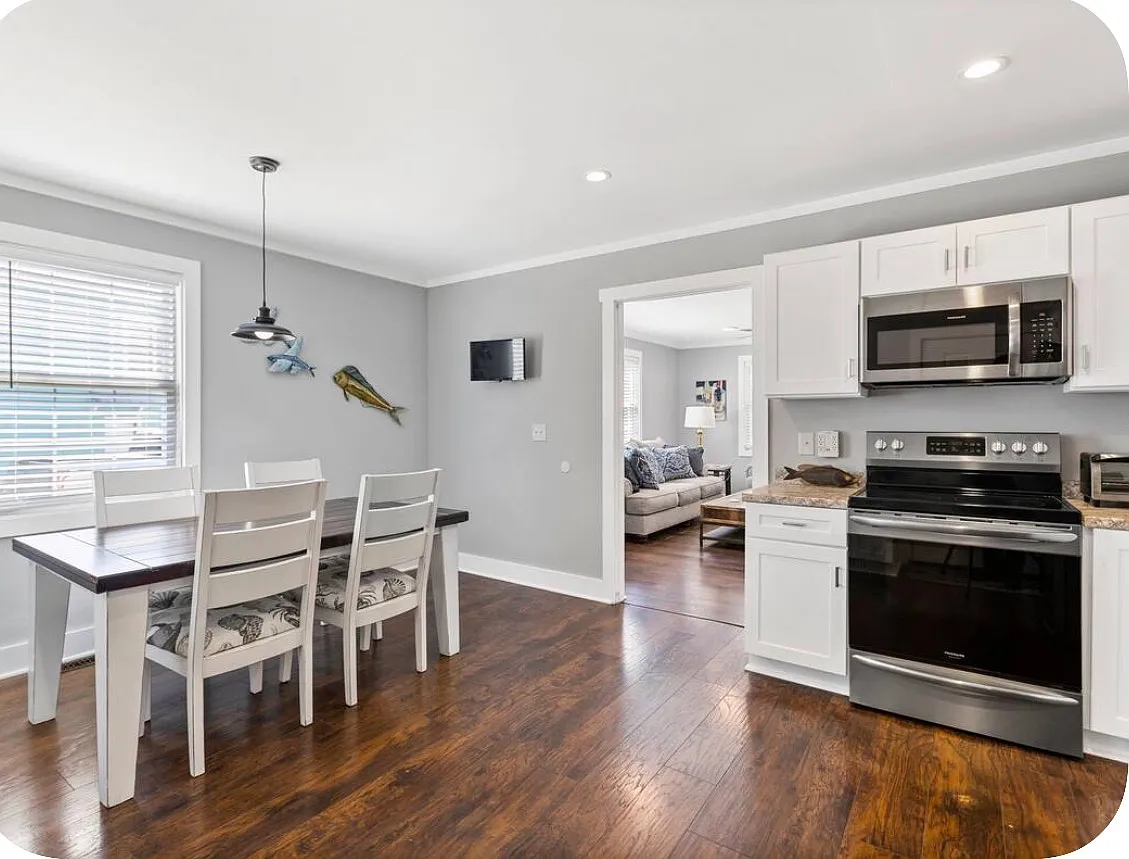 3 bed, 1.5 bath, 1280 sqft, $2,950 — Photo 3