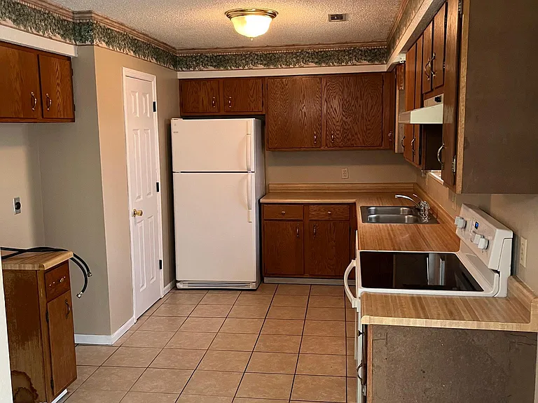 420 Willow Bend Dr — Photo 3